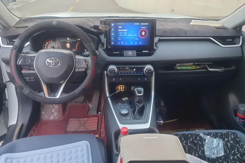 Toyota RAV4 — фото 9