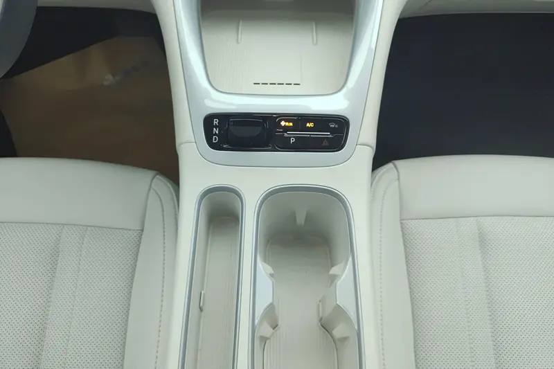 Geely Galaxy Starwish — фото 9