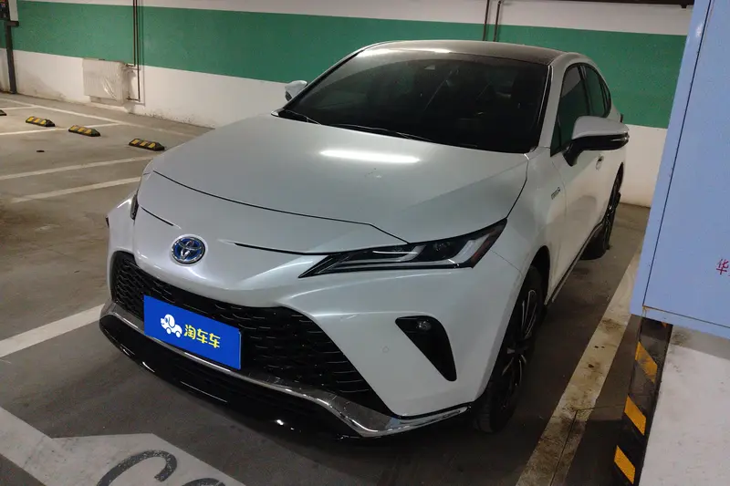 Toyota 2.5 L CVT 2 WD Premium