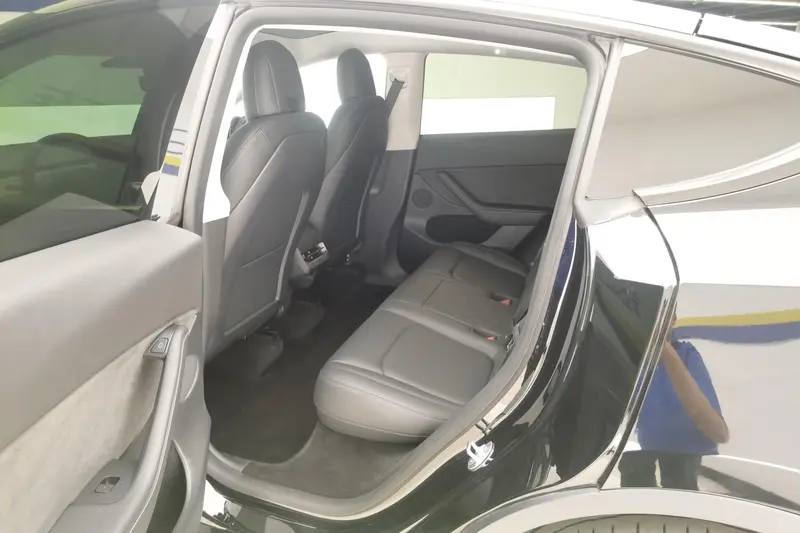 Tesla Model Y — фото 9