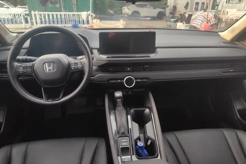 Honda Accord — фото 8