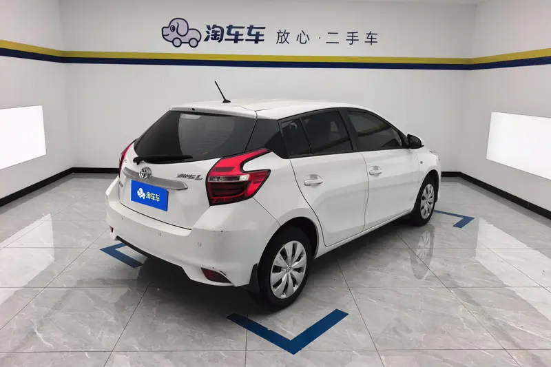 Toyota Yaris L — фото 3