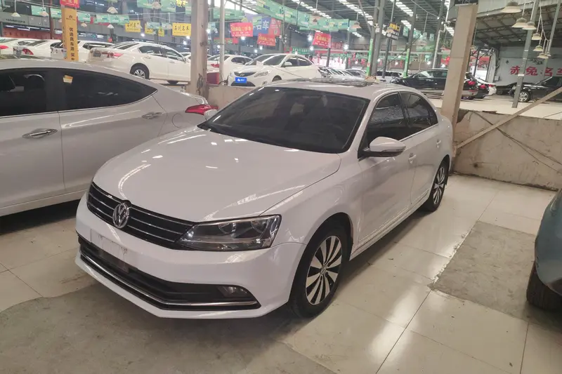 Volkswagen Sagitar 1.6 L AT Comfort