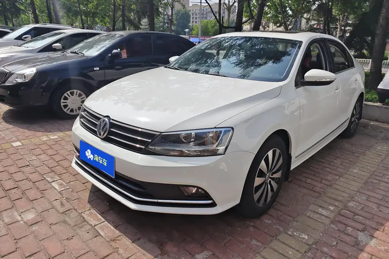 Volkswagen Sagitar 1.6 L AT Comfort