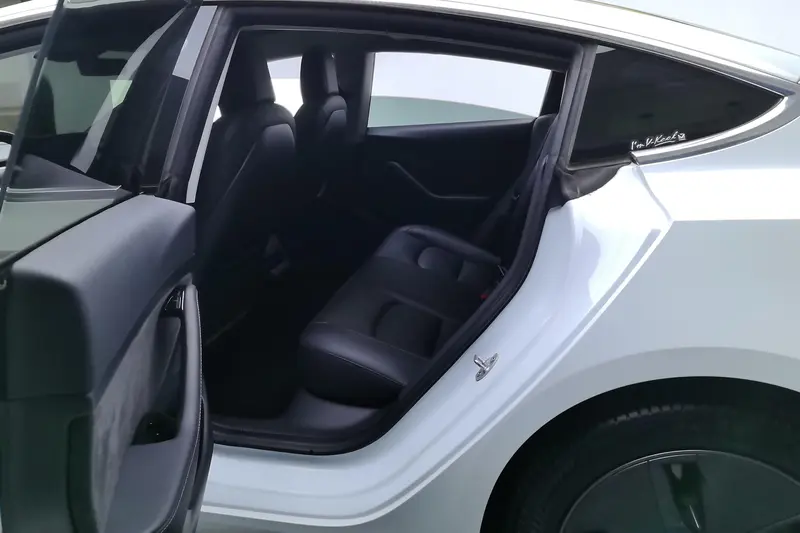 Tesla Model 3 — фото 12