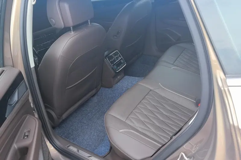 Volkswagen Passat — фото 8