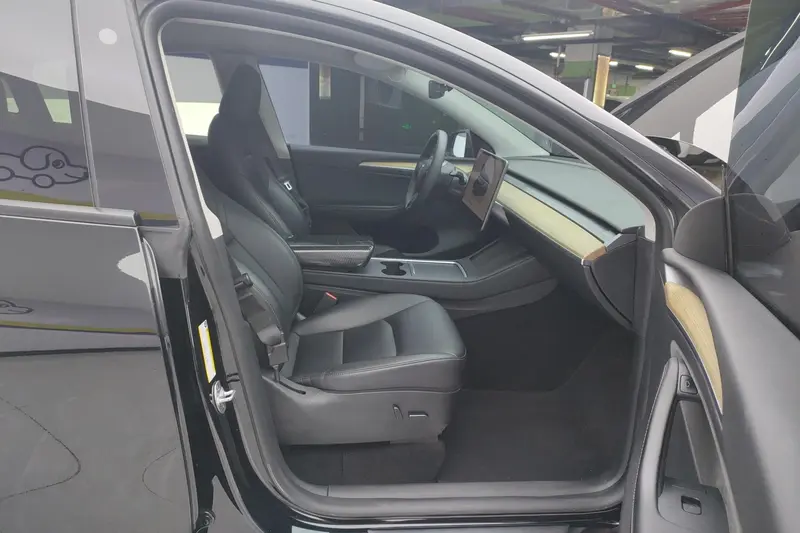 Tesla Model Y — фото 11