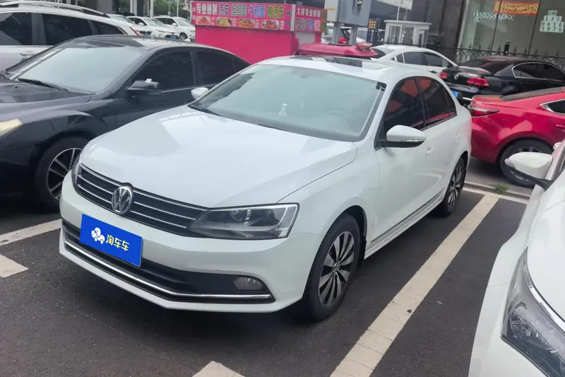 Volkswagen Sagitar 1.6 L AT Comfort