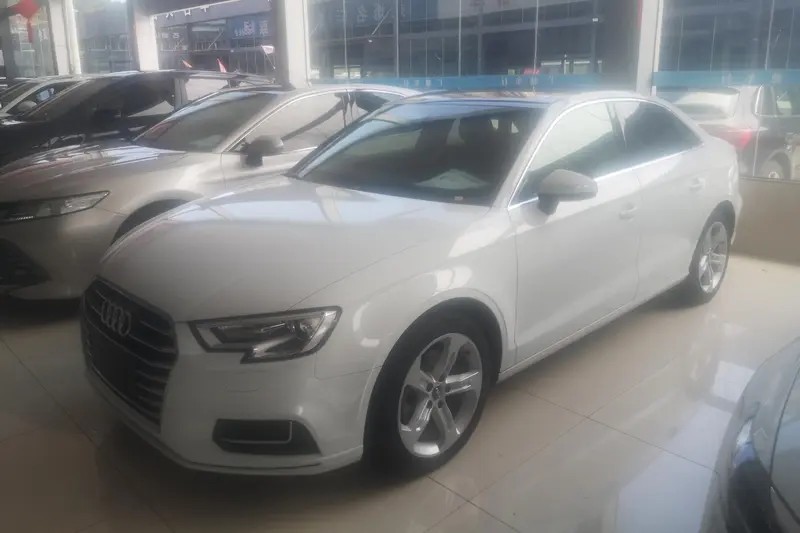Audi A3 — фото 1