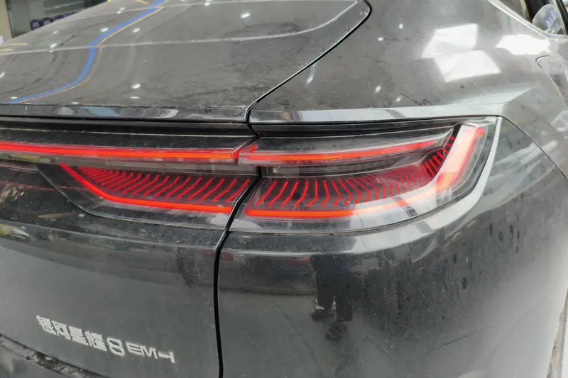 Geely Galaxy 8 PHEV 130km EM-i Premium Plus — фото 4