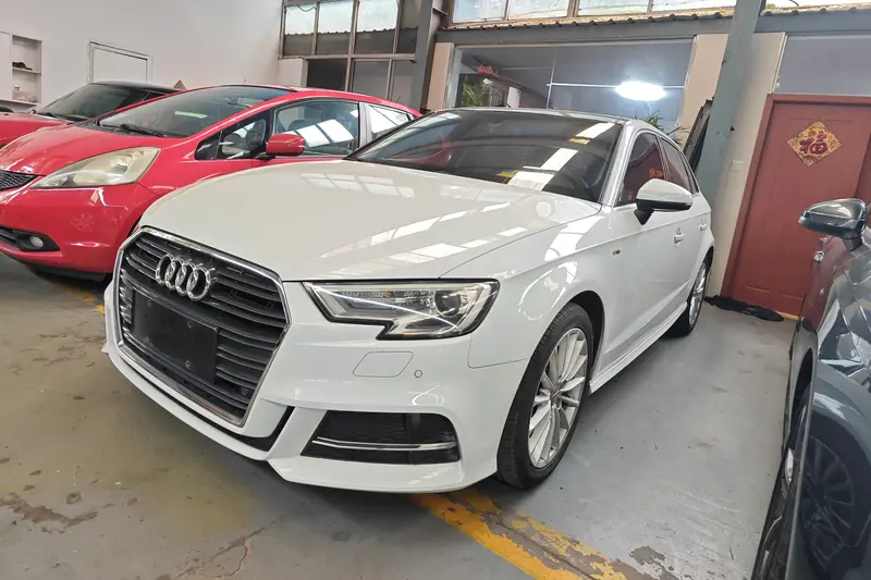 Audi A3 — фото 1