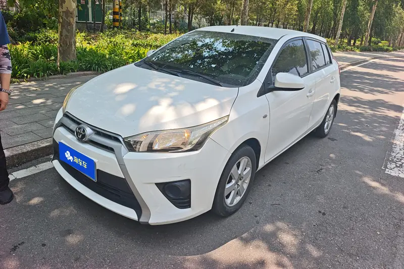 Toyota Yaris L — фото 1