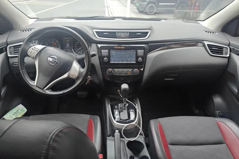 Nissan Qashqai 2.0 L CVT V — фото 6