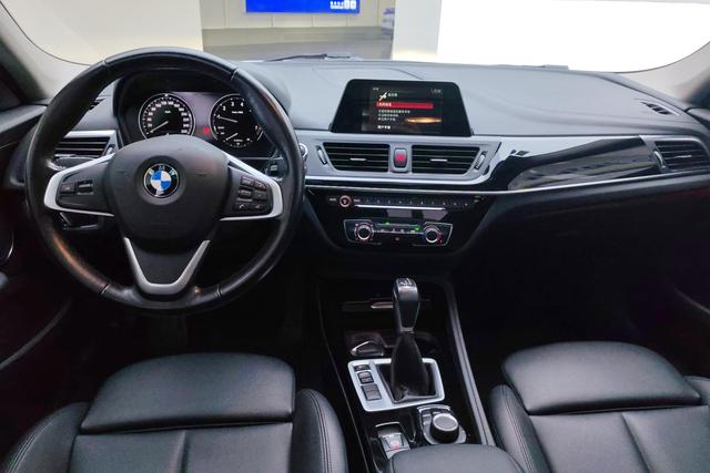 BMW 1 Series 2017 — фото 13