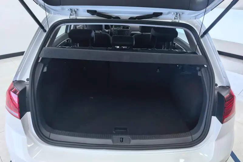 Volkswagen Golf 230 TSI AT Comfort — фото 11