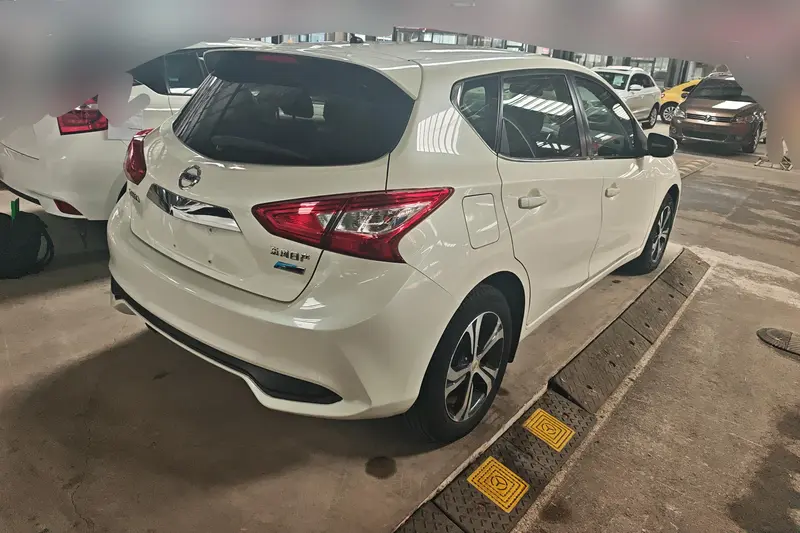 Nissan Tiida — фото 3