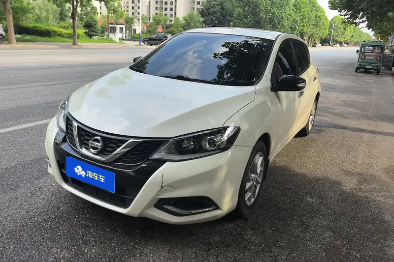 Nissan Tiida — фото 1