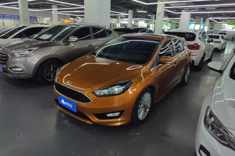 Ford Focus Eco Boost 180 AT — фото 1