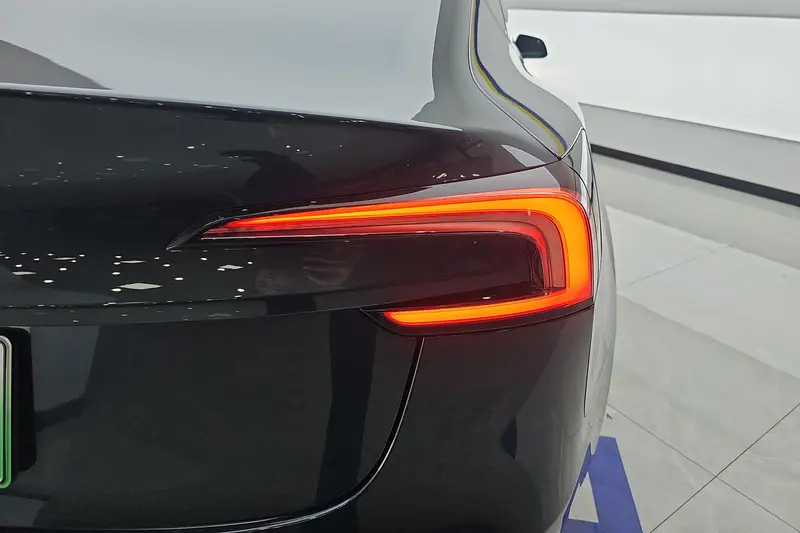 Tesla Model 3 — фото 5