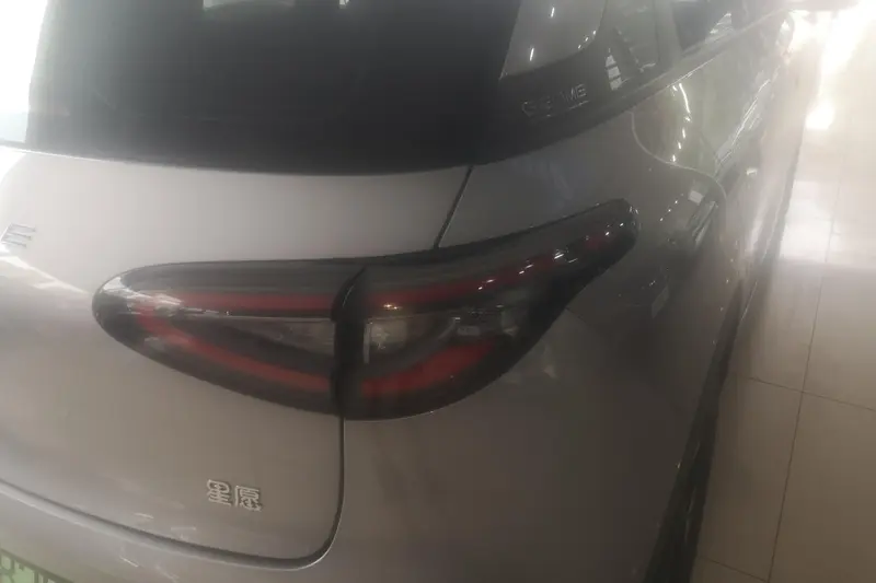 Geely Galaxy Starwish — фото 3