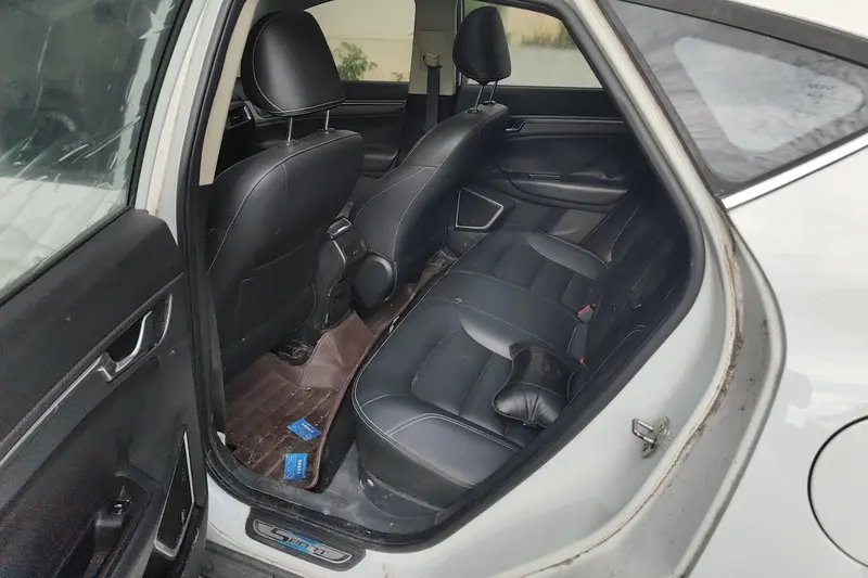 Geely Emgrand GS Sport 1.3 T MT — фото 10