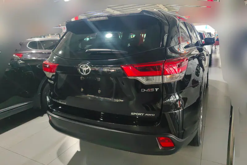 Toyota Highlander — фото 3