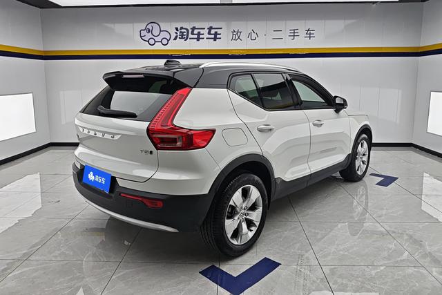 VOLVO XC40 2021 — фото 3