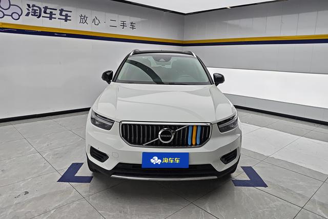 VOLVO XC40 2021 — фото 2