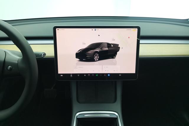 Tesla Model Y 2022 — фото 14