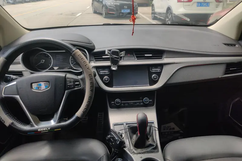 Geely Emgrand GS Sport 1.3 T MT — фото 8
