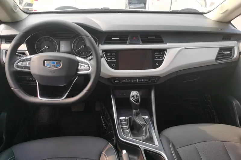 Geely Vision X 3 1.5 L CVT Premium — фото 8