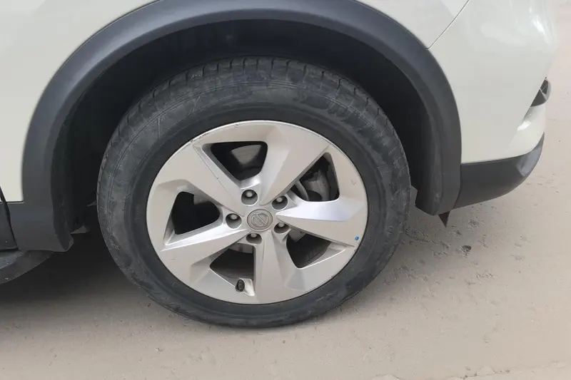 Nissan Qashqai 2.0 L XV — фото 5