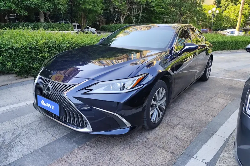 Lexus ES 200 VI