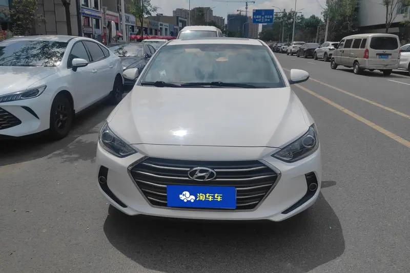 Hyundai Elantra — фото 2