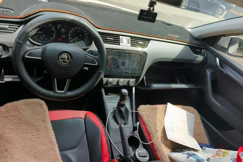 Skoda Octavia — фото 8
