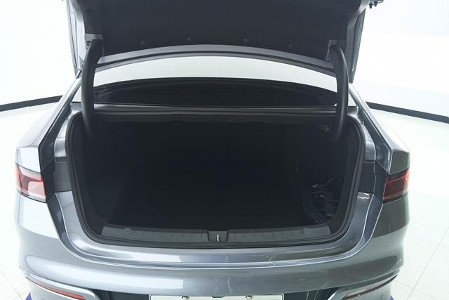 BYD QIN PLUS Hybrid 2024 — фото 17