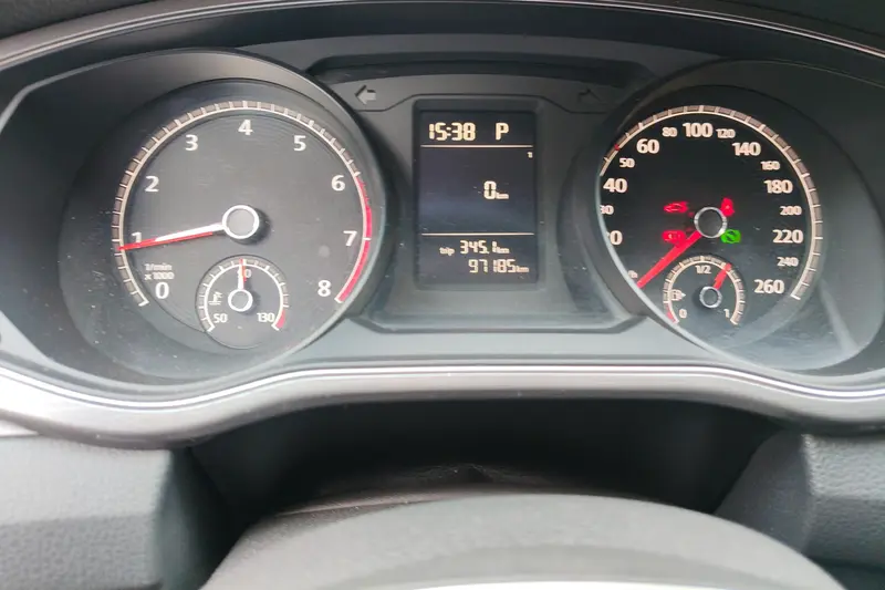 Volkswagen Passat — фото 8