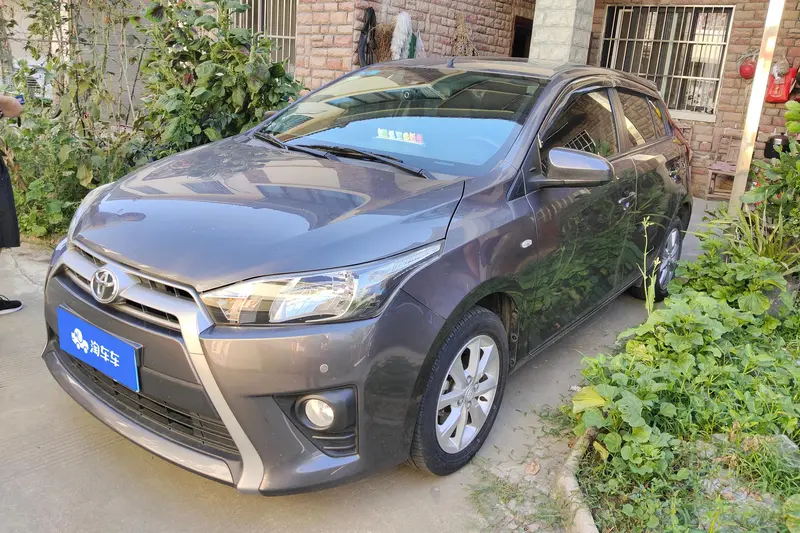 Toyota Yaris L — фото 1