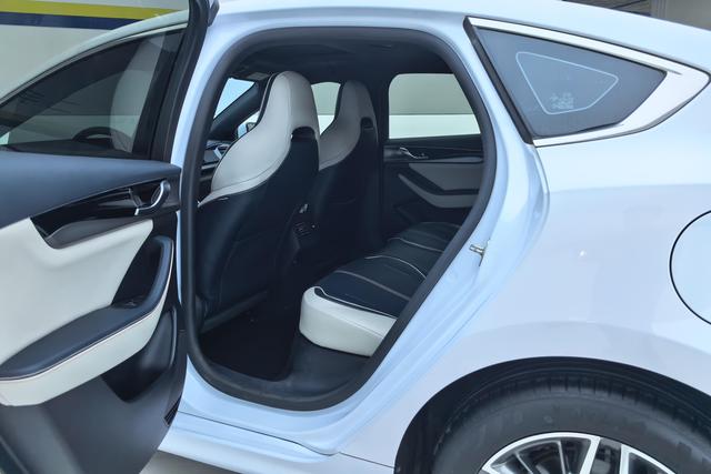 BYD QIN PLUS Hybrid 2021 — фото 15
