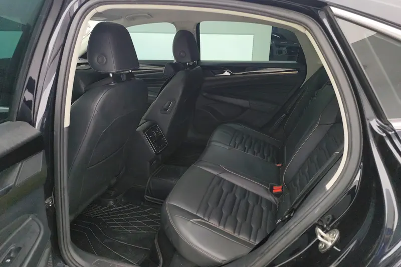 Volkswagen Passat — фото 11