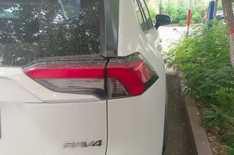Toyota RAV4 — фото 5