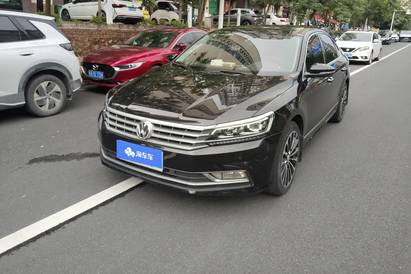 Volkswagen Passat 330 TSI DSG