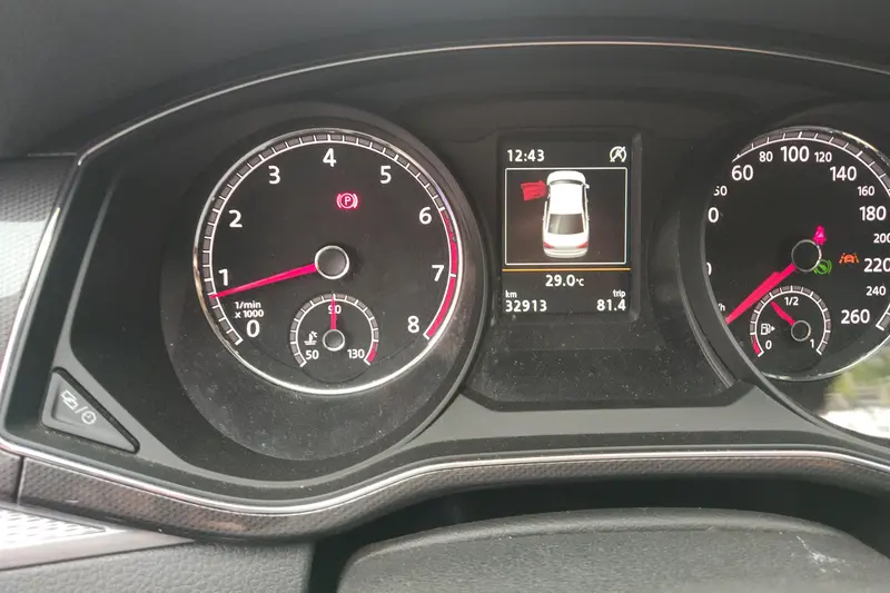 Volkswagen Passat — фото 10