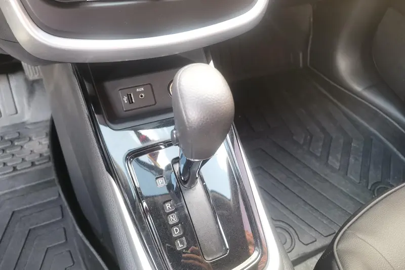 Nissan Tiida — фото 8