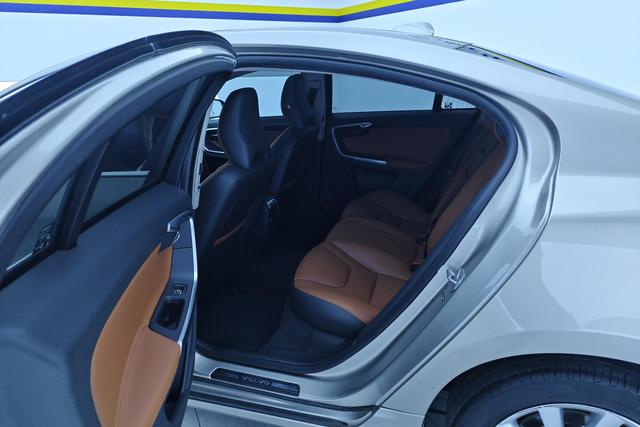 VOLVO S60 2016 — фото 15