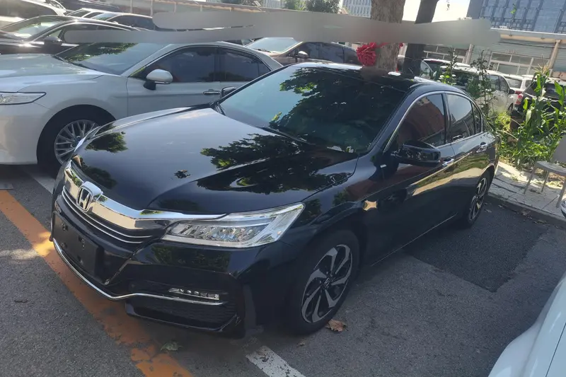 Honda Accord — фото 1