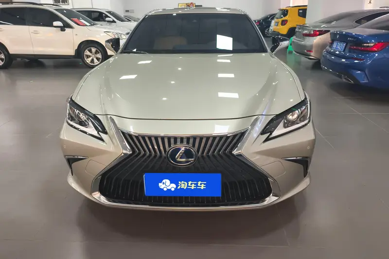 Lexus ES 300h экселленс V — фото 2