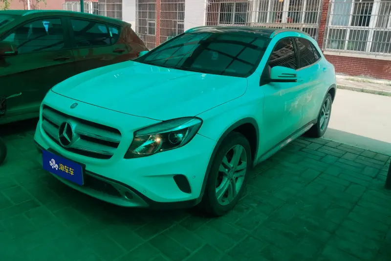 Mercedes-Benz GLA 200