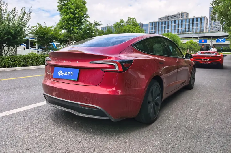 Tesla Model 3 задний привод — фото 3