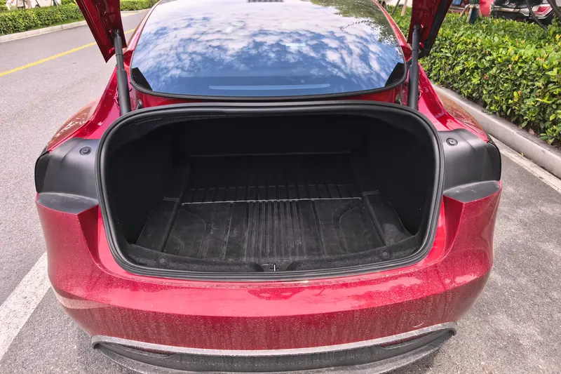 Tesla Model 3 задний привод — фото 12